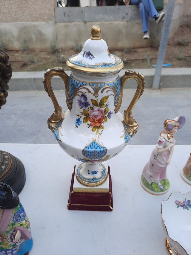 Antico vaso in ceramica del XVIII secolo