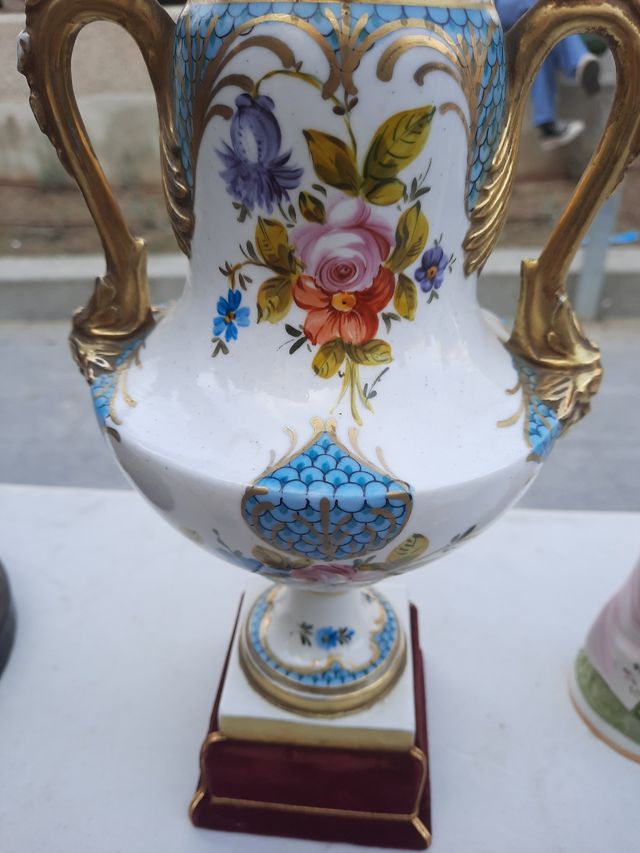 Antico vaso in ceramica del XVIII secolo