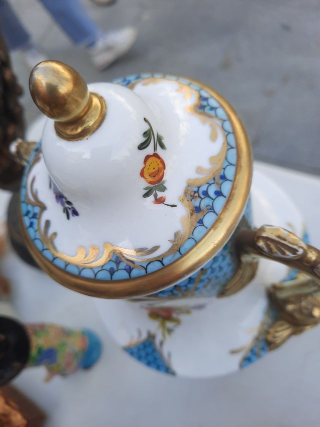 Antico vaso in ceramica del XVIII secolo