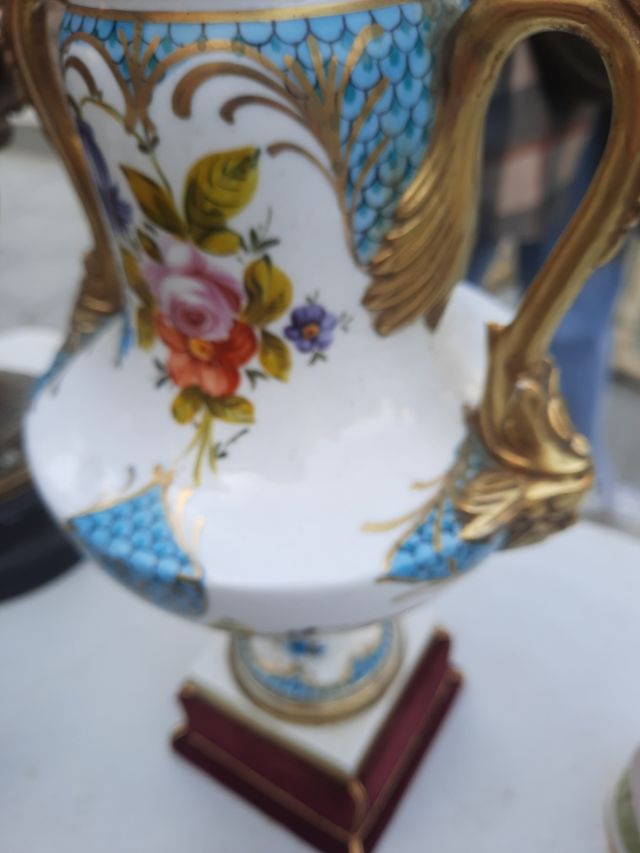 Antico vaso in ceramica del XVIII secolo