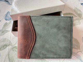 Portafoglio in pelle verde e marrone