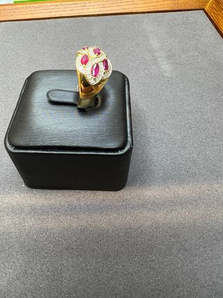 Anillo oro con diamantes y rubis 