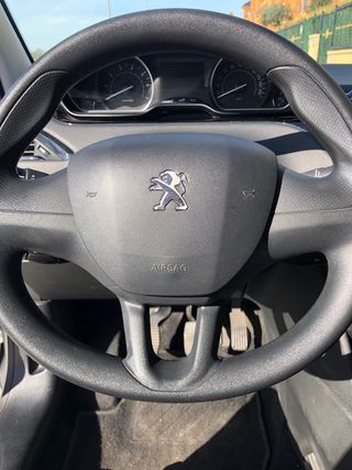 Peugeot 208 2016