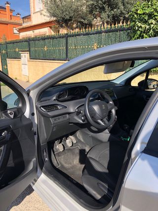 Peugeot 208 2016