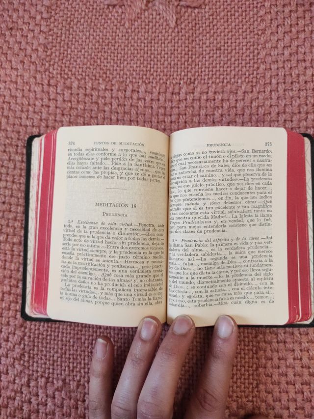 Libro vintage Meditaciones Virgen