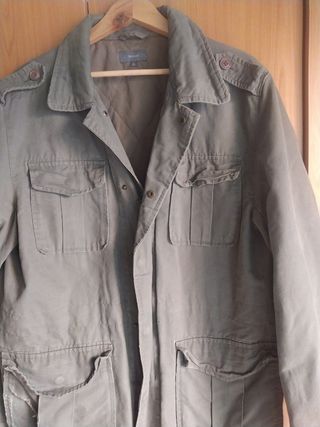 Cazadora estilo militar 