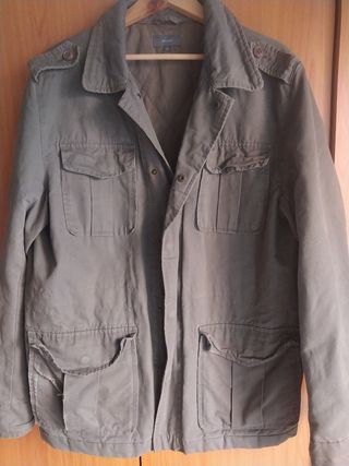 Cazadora estilo militar 