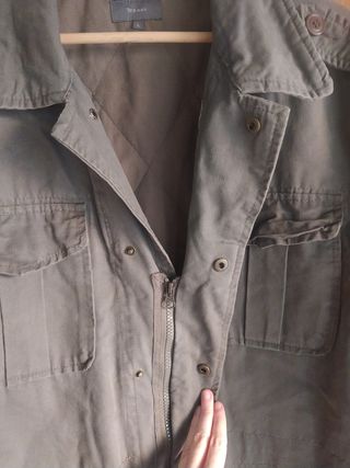 Cazadora estilo militar 