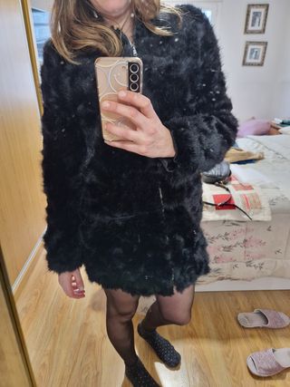 Abrigo pelo negro de Zara