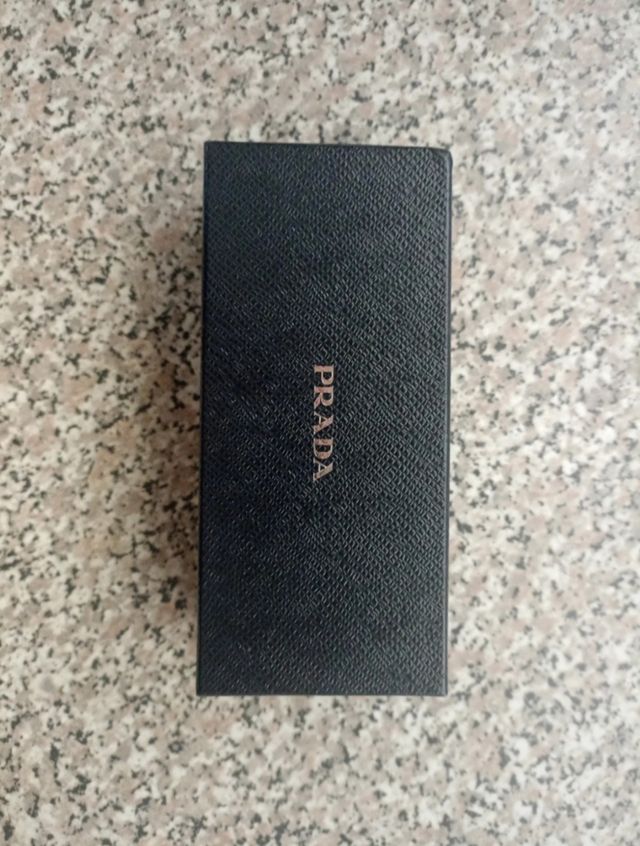 scatola prada vuota
