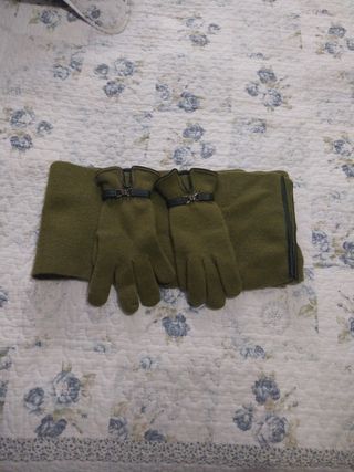 Conjunto de guantes y bufanda nuevos