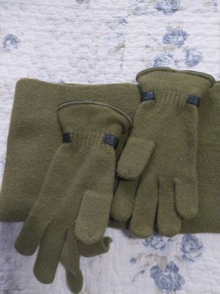 Conjunto de guantes y bufanda nuevos