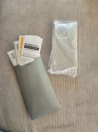 Funda iPhone 14 pro + 2 cristales