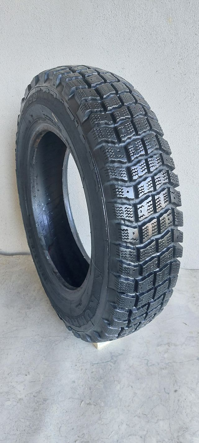 Pneumatico invernale tassellato 135\80\13