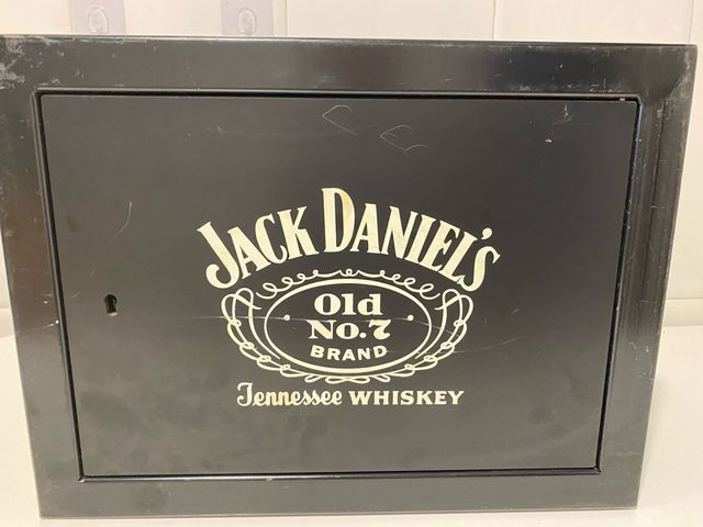 caja fuerte jack daniel’s.