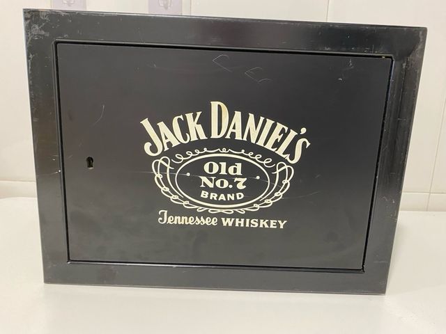 caja fuerte jack daniel’s.
