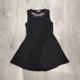 Vestido corto con abalorios de Pull & Bear