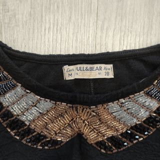 Vestido corto con abalorios de Pull & Bear