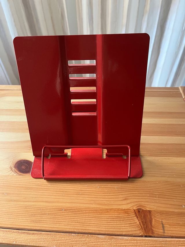 Reposalibros rojo