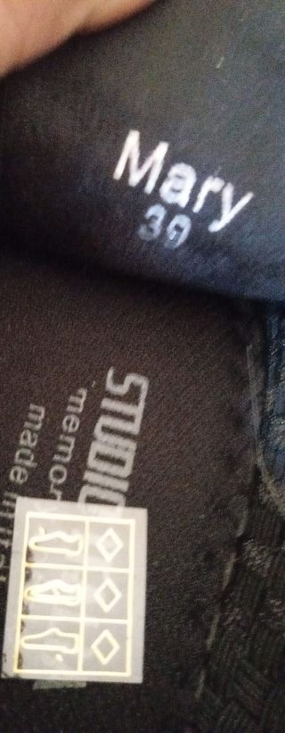 Scarpe nere elasticizzate