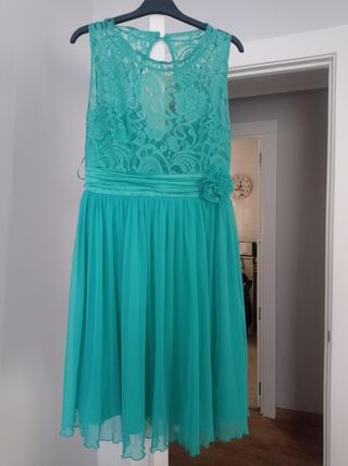 Vestido beige y doradas
