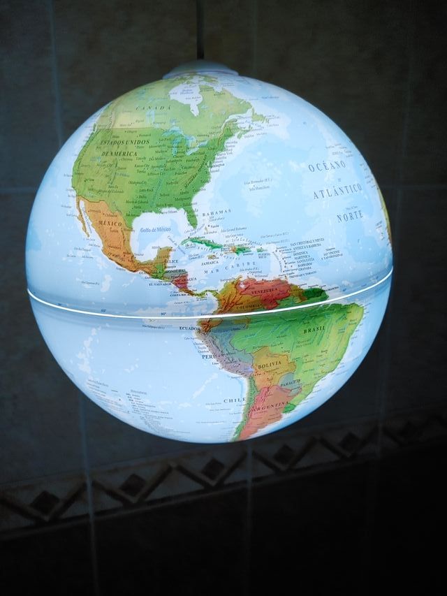 LÁMPARA TECHO - PLANETA TIERRA - 29 CM.