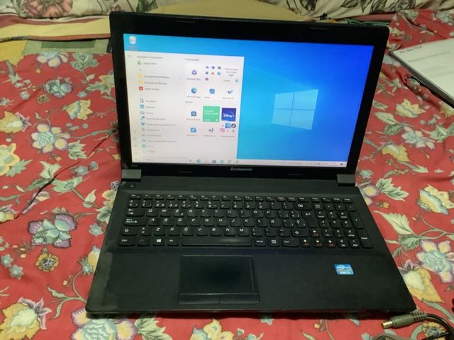 Portátil  Lenovo como NUEVO
