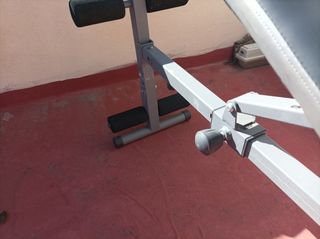 Banco de pesas y deporte