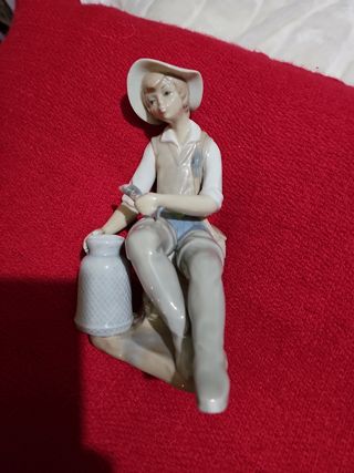 Figura de chico de Casades porcelana