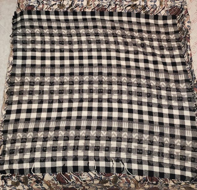 Sciarpa unisex modello kefiah b/n con teschi