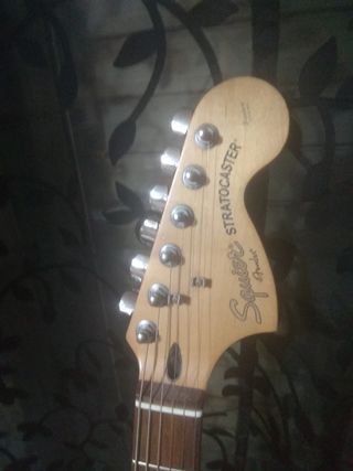 Fender squier standar stratocaster