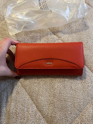 Portafoglio nuovo con cartellino