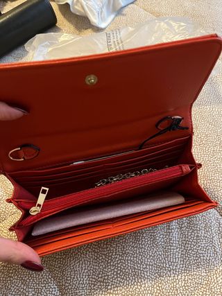 Portafoglio nuovo con cartellino