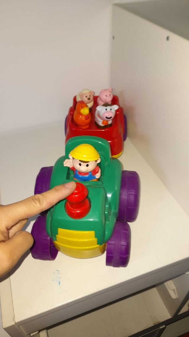 Tractor juguete con sonidos