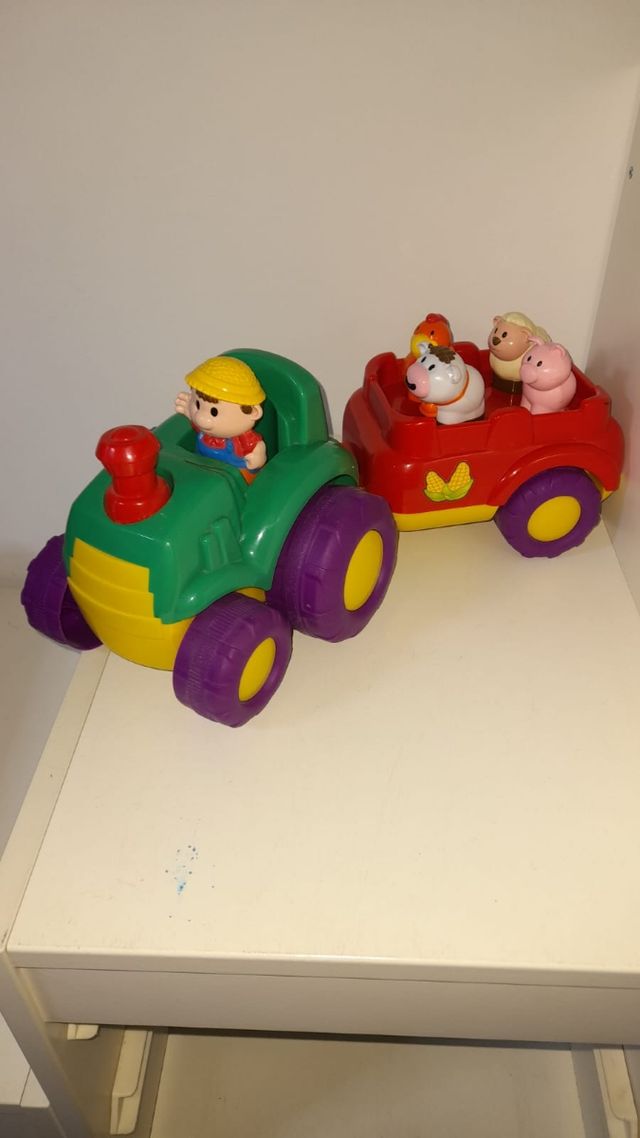 Tractor juguete con sonidos