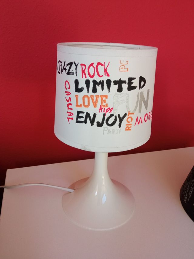 Lámpara para mesita de noche