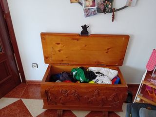 Baúl madera maziza. hecho a mano.