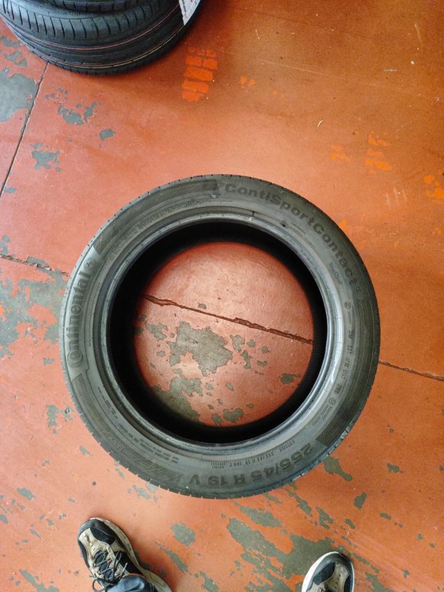 255/45R19 Continental