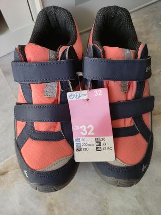 Botas trekking Quechua t.32 impermeables