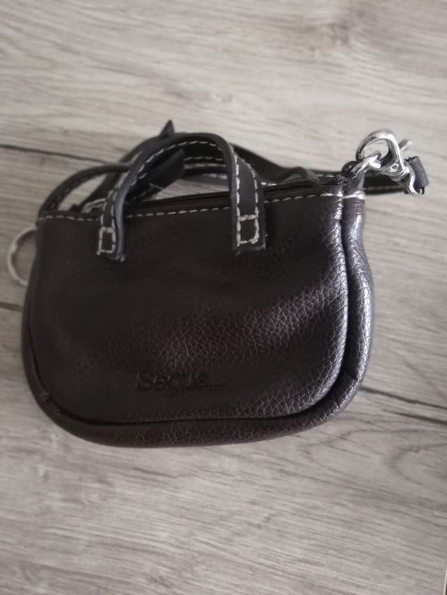 Segue. Portachiavi/monete