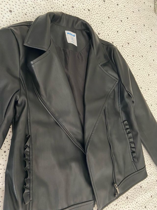 Chaqueta de cuero. Tienda Mayoral T.14