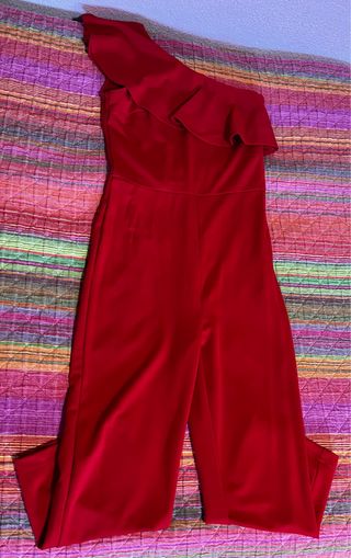 Mono rojo con volantes 