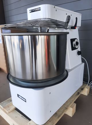 AMASADORA ESPIRAL 50 LITROS MOVIL