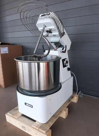 AMASADORA ESPIRAL 50 LITROS MOVIL