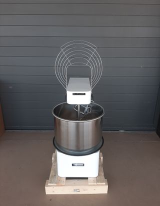 AMASADORA ESPIRAL 50 LITROS MOVIL