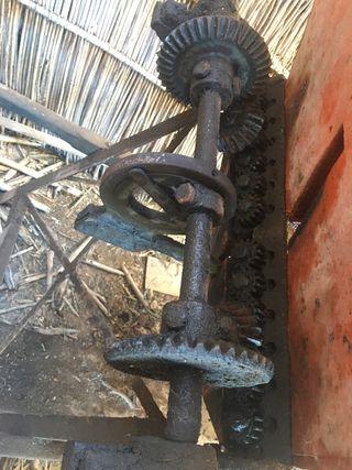 PELADORA DE ALMENDRAS ANTIGUA
