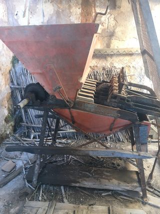 PELADORA DE ALMENDRAS ANTIGUA