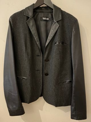 Americana gris ocuro combinada piel y punto