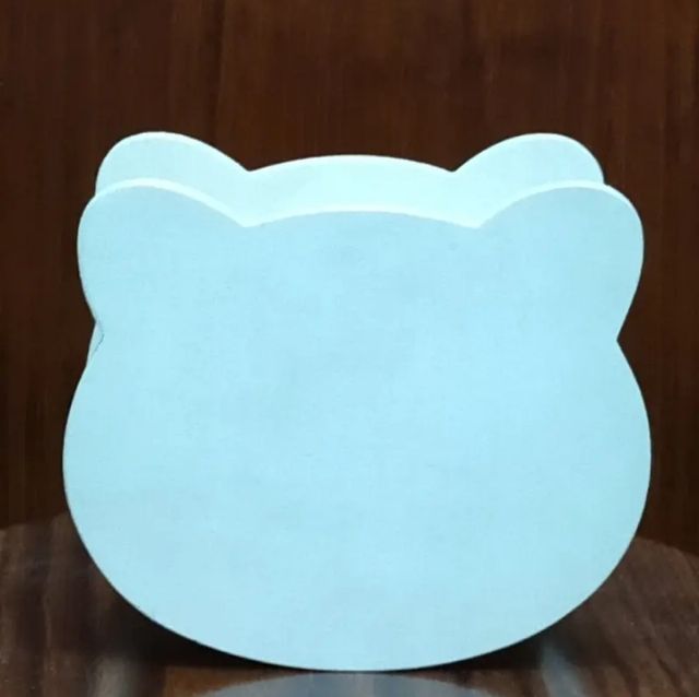 Lote de percha y hucha de madera