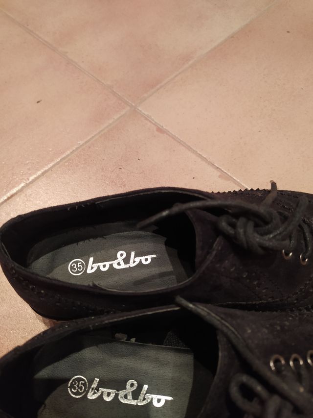 Zapatos tipo oxford.